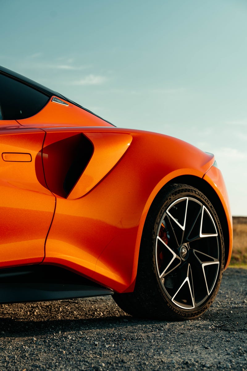 Lotus Emira 420 Sport: Photo Gallery