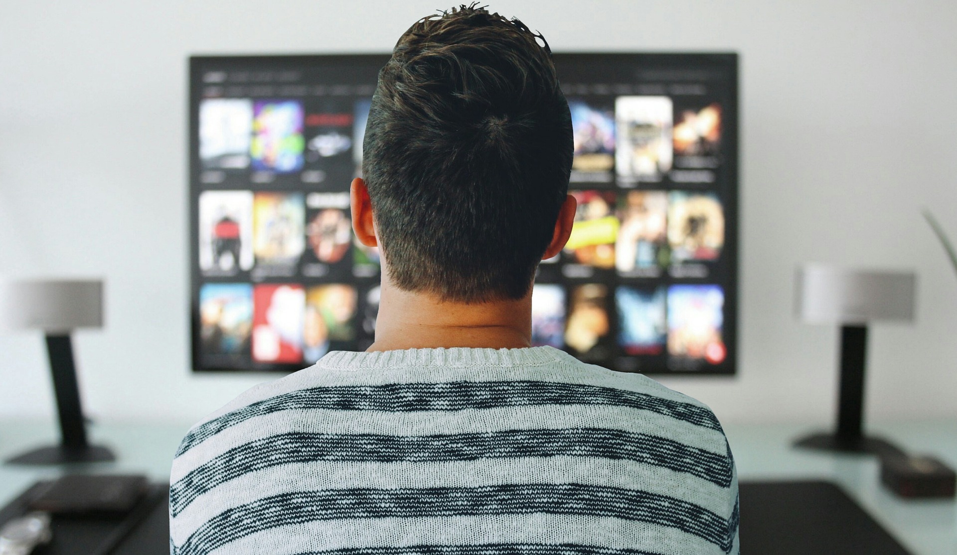 A federal judge temporarily blocked the Paramount and Warner Bros. merger