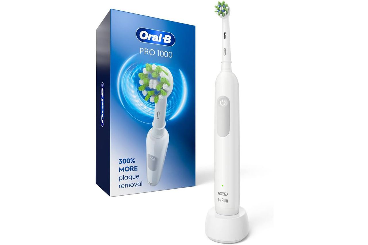 Oral B Pro 1000 Rechargeable Electric Toothbrush White