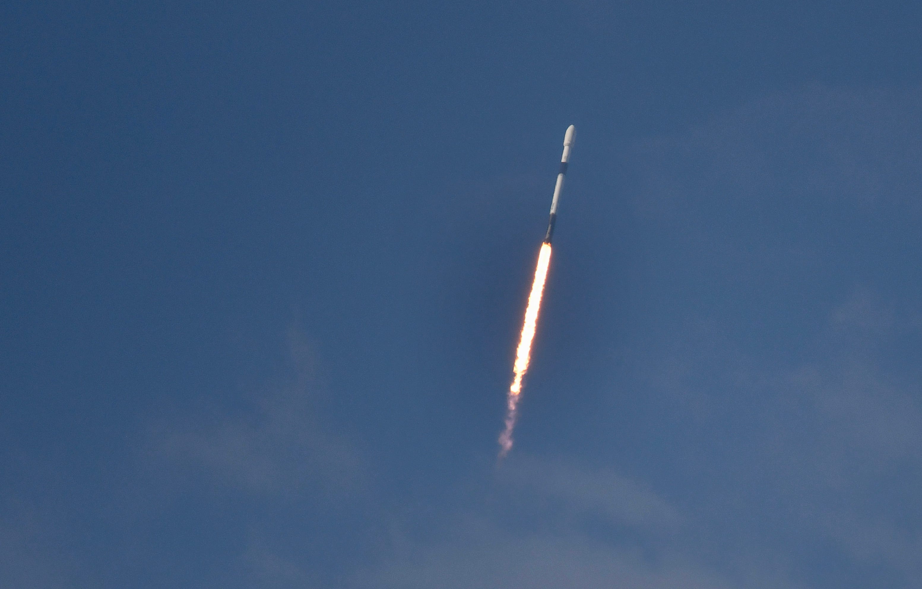SpaceX Florida rocket launch. What time does Falcon 9 lift off?