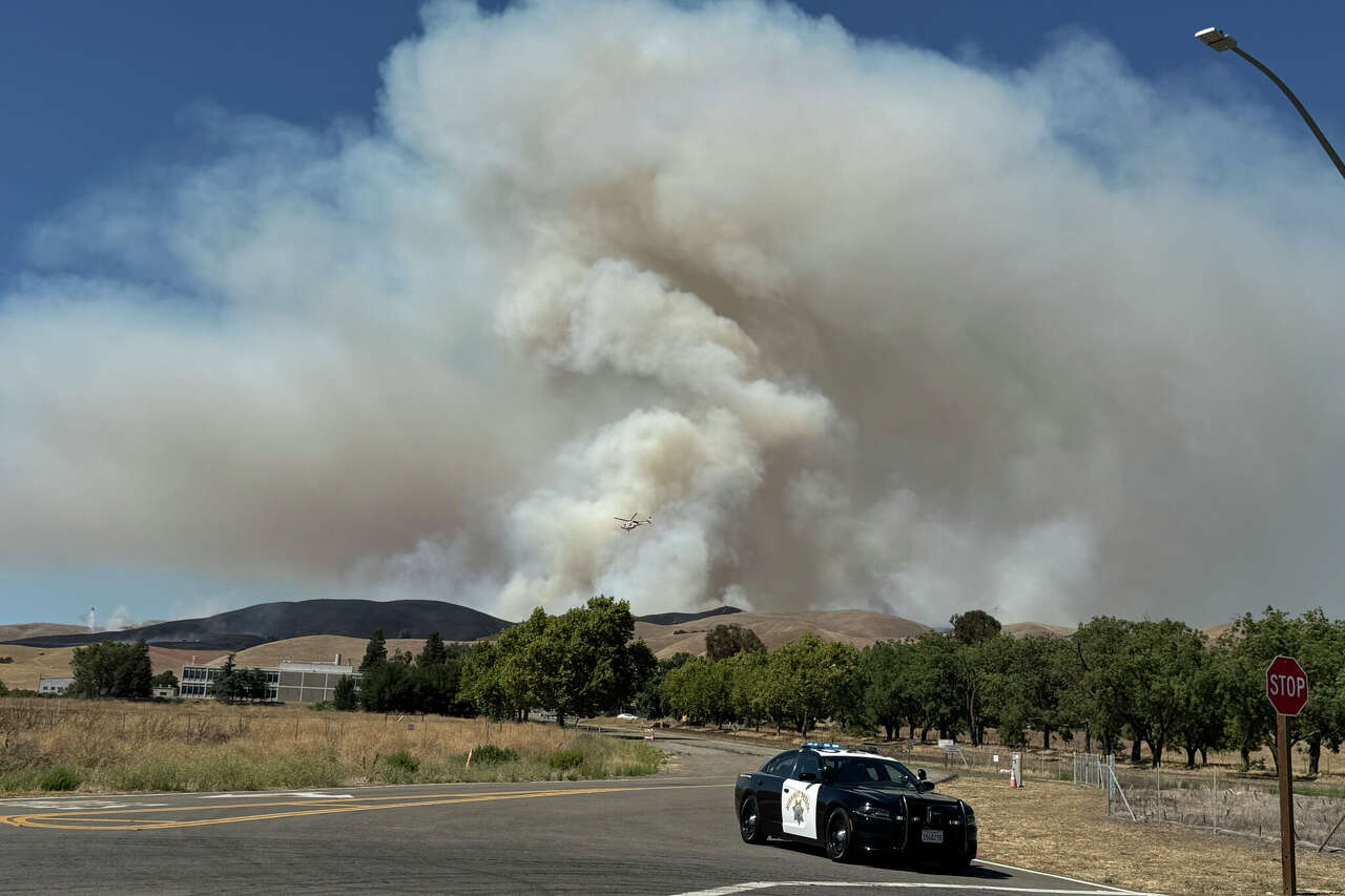 Fast-moving East Bay wildfire near Pleasanton forces evacuations, poses 'serious threat' to homes