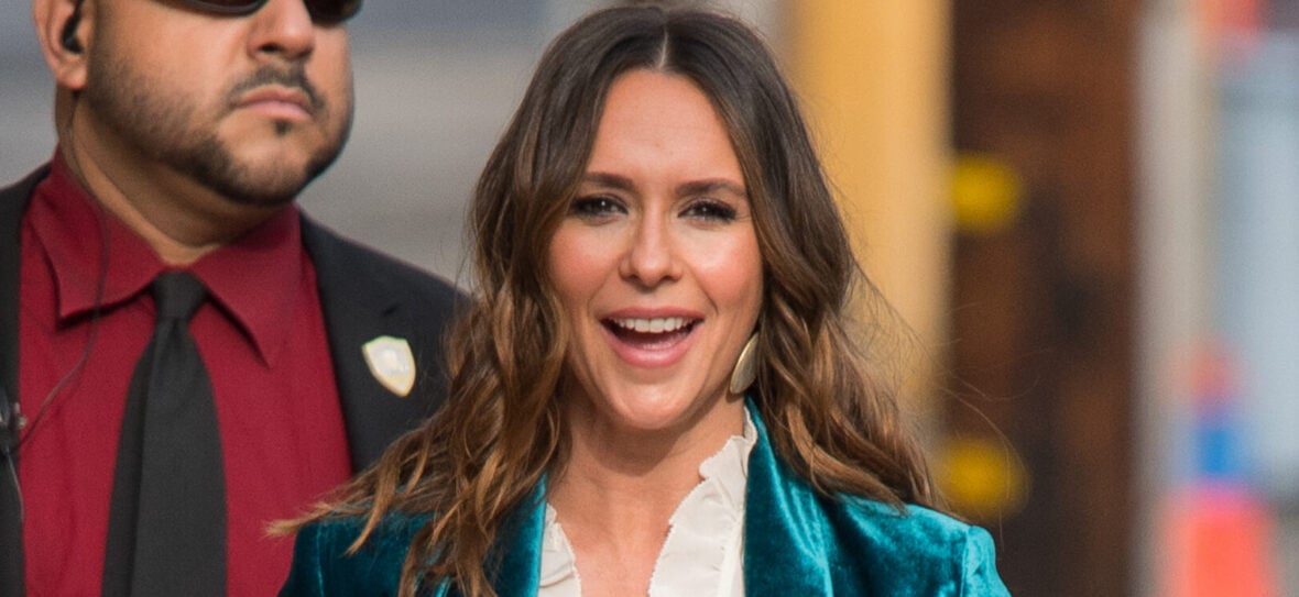 Jennifer Love Hewitt unveils bold hair transformation for next season of '9-1-1'