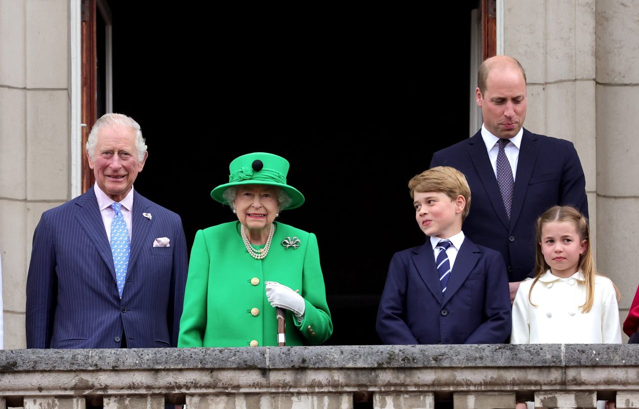 LONDON, ENGLAND - JUNE 05: Prince Charles, Prince of Wales, Queen Elizabeth II, Prince George of Cambridge, Prince William, Duke of Cambridge and Princess Charlotte of Cambridge stand on the balcony during the Platinum Pageant on June 05, 2022 in London, England. The Platinum Jubilee of Elizabeth II is being celebrated from June 2 to June 5, 2022, in the UK and Commonwealth to mark the 70th anniversary of the accession of Queen Elizabeth II on 6 February 1952. (Photo by Chris Jackson - WPA Pool/Getty Images)