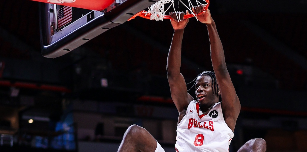 Bulls forward Caleb Wilson dunks against the Lakers in Summer League. Via the Chicago Bulls.