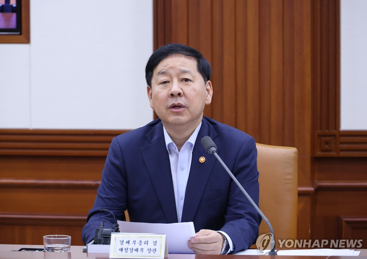 Finance minister vows vigilance over energy supply amid renewed tensions