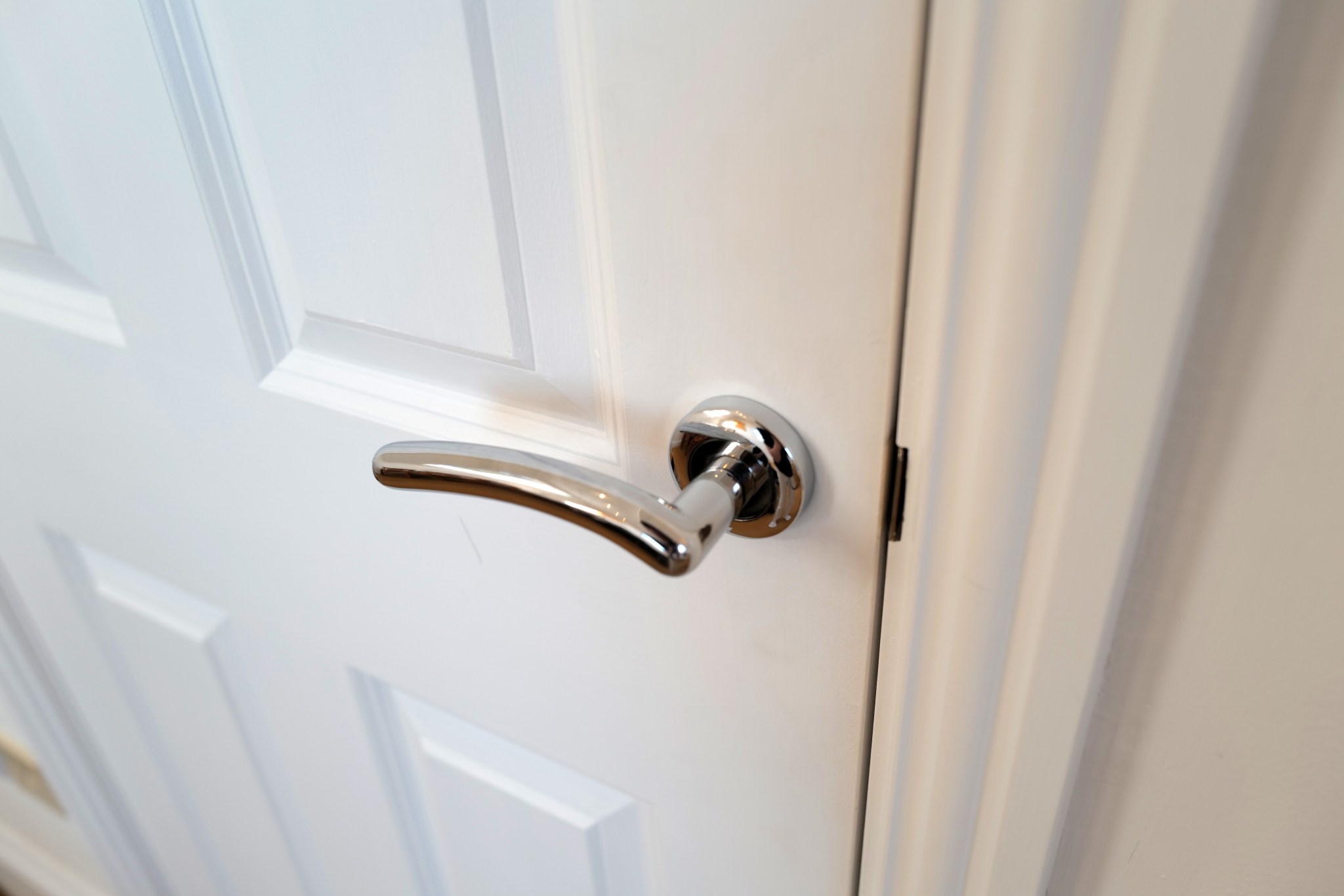Homeowner suspects something hidden in doorway—can't believe what they find