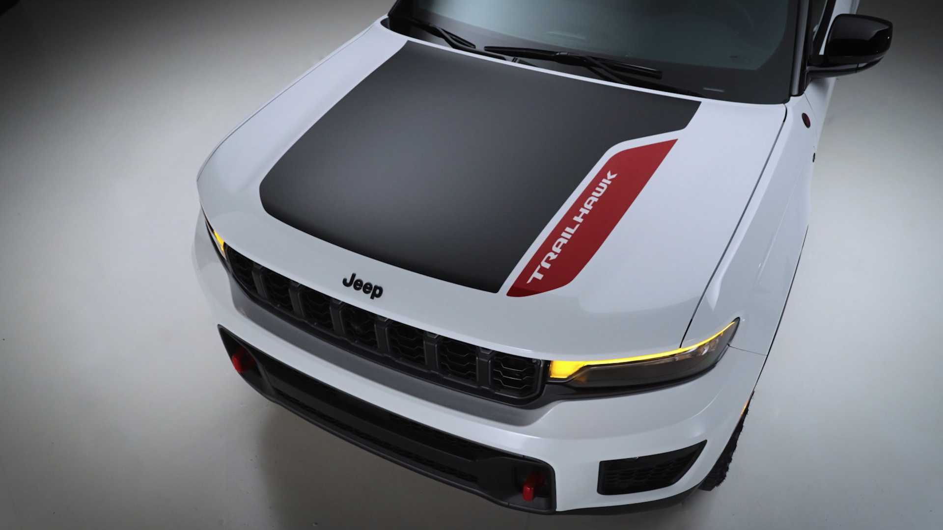 2026-jeep-grand-cherokee-trailhawk-hood-graphic