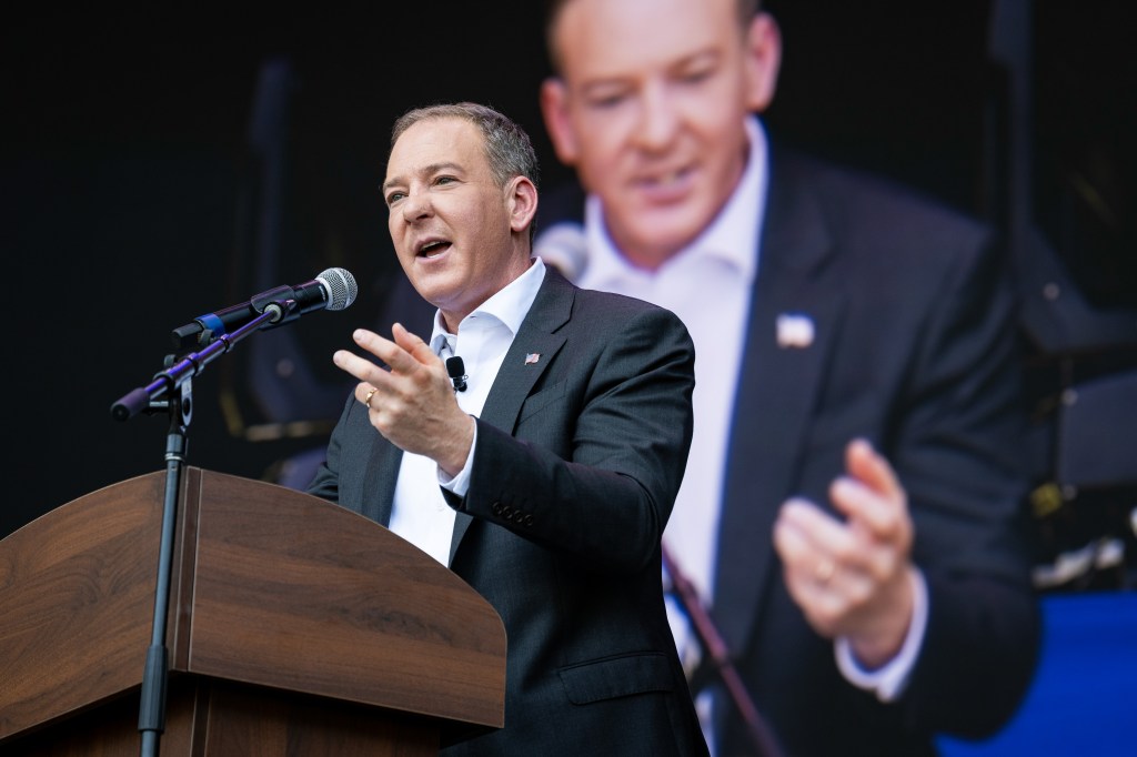 Feds — and a country music star — slam Gov. Hochul’s push to blanket upstate NY farmland with solar energy panels: ‘On-brand elitism’