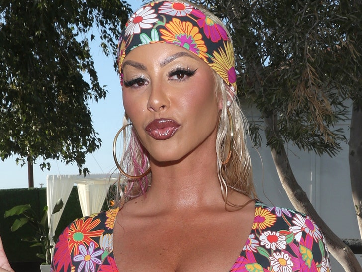 Amber Rose sues LA members only club, claims giant ornament fell on her head