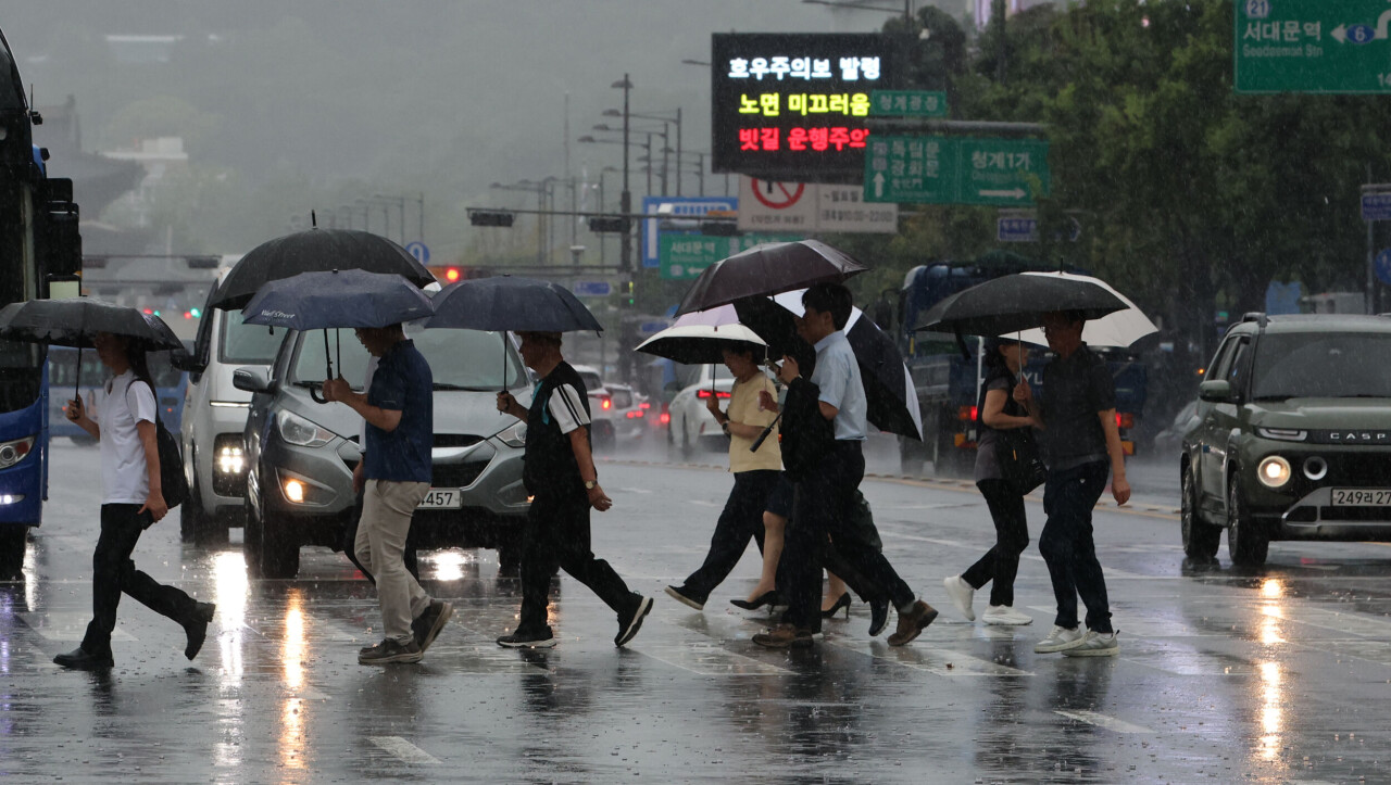 Why is Korea's weather forecast often wrong this summer?