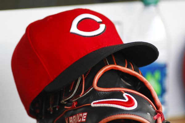Reds' Ferguson apologizes for outburst toward umpire