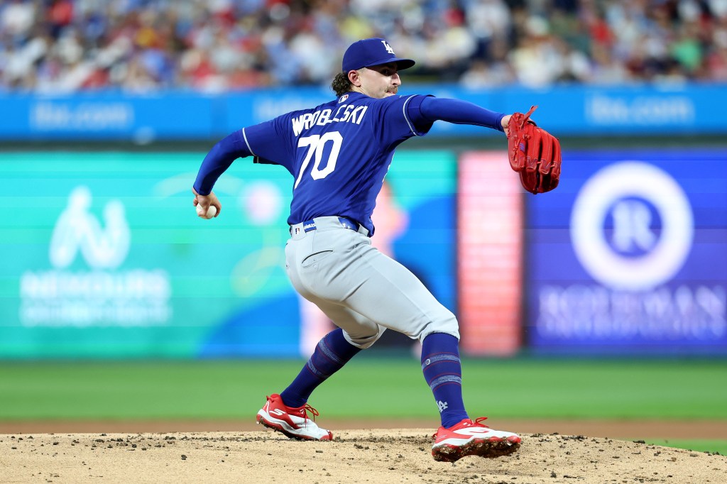 Dodgers beat Phillies on inexplicable game-ending baserunning gaffe
