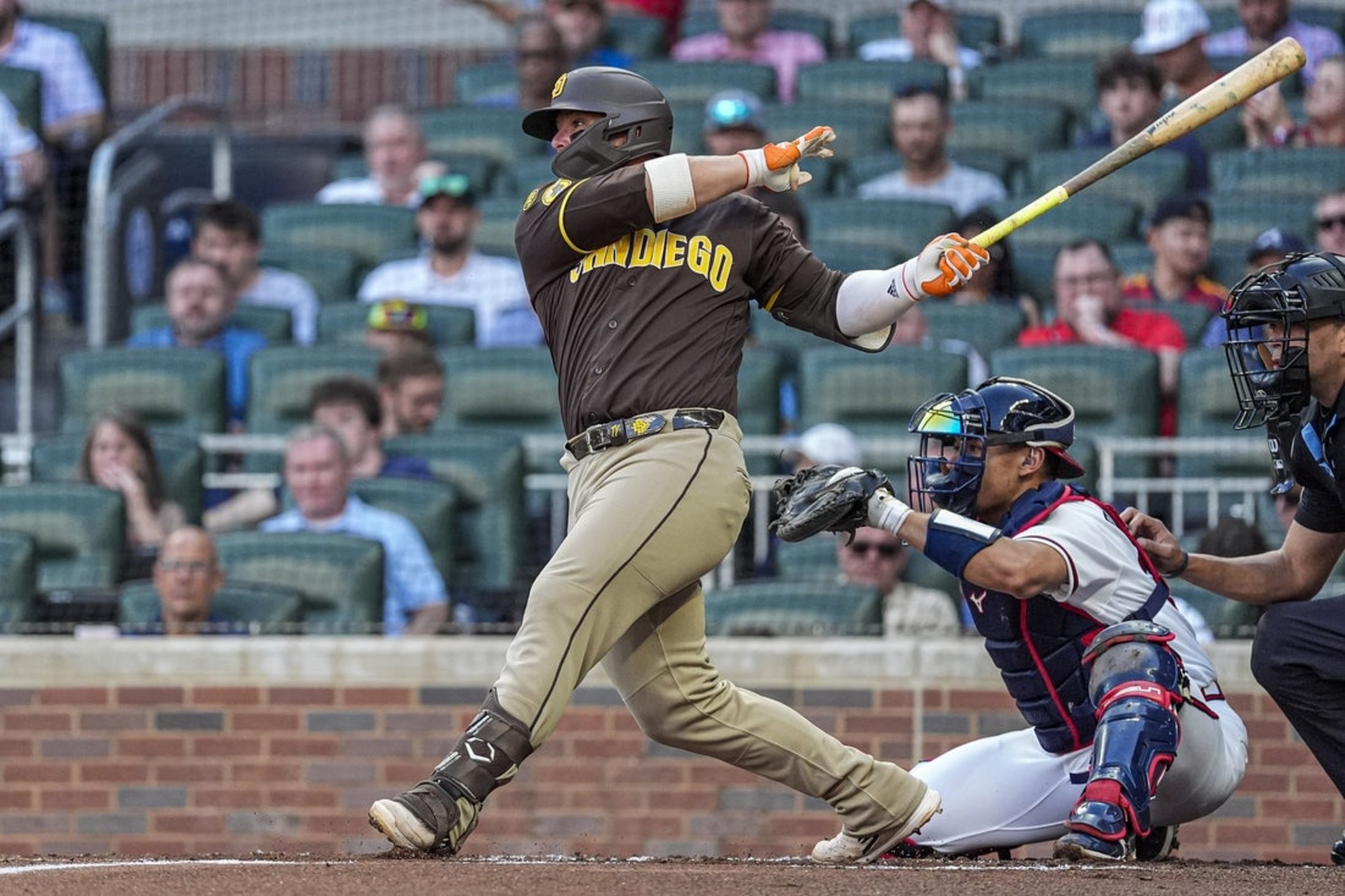 Manny Machado blasts two HR's as Padres best Braves