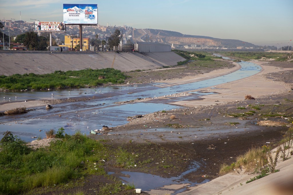 san-ysidro-california-polluted-tijuana-135104902