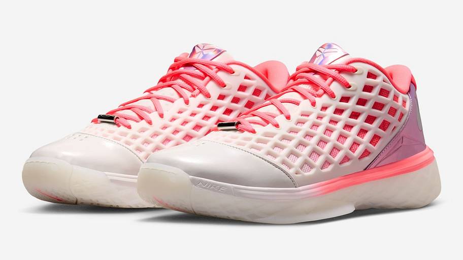 Side view of the Nike Kobe 3 Low Protro