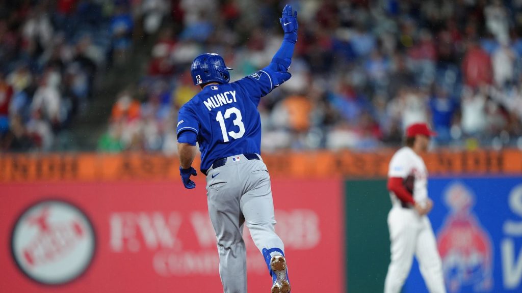 Muncy's two-run homer powers Dodgers past Phillies