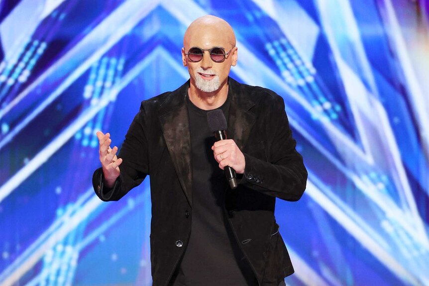 Howie Blandel performing on stage during America's Got Talent Season 21 Episode 7.