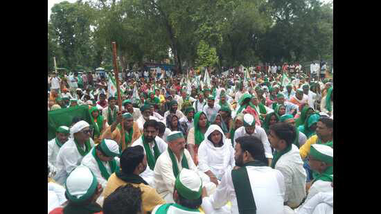 Thousands of farmers stage protest in Prayagraj over agrarian, civic issues