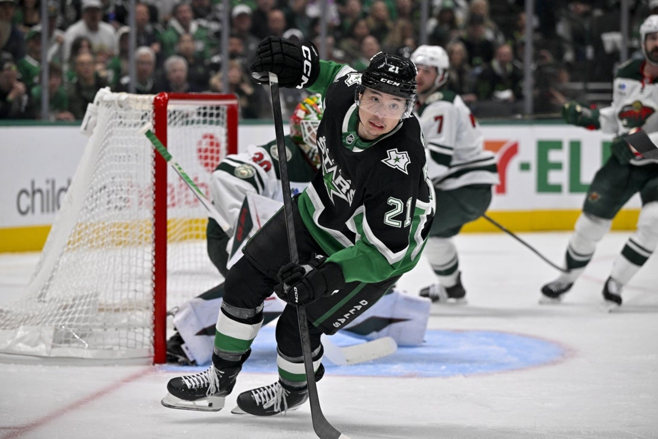 Jason Robertson signs 1-year deal to remain with Stars