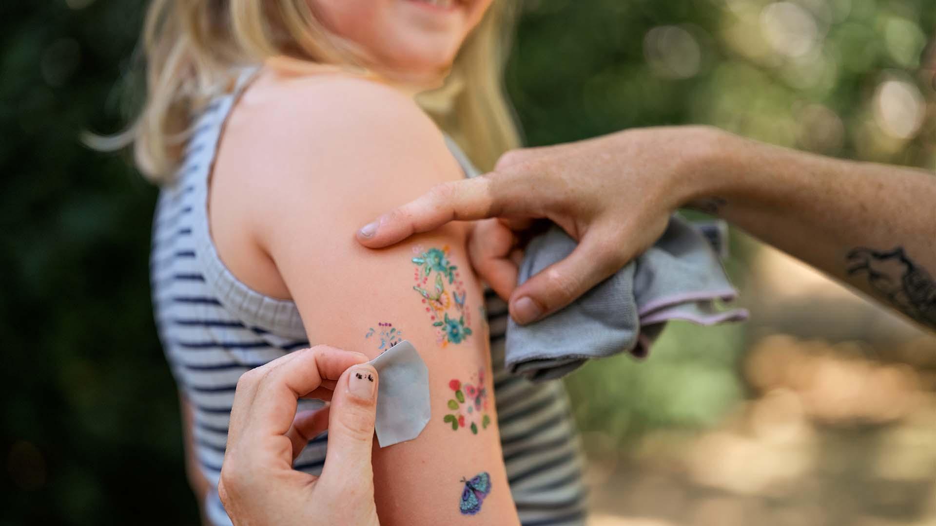 „Chemikalien-Cocktail“: 13 von 15 getesteten Kinder-Tattoos nicht empfehlenswert