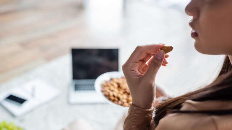 Is it bad to eat almonds at night?