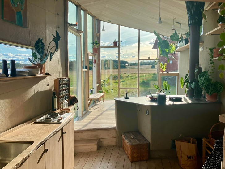 12 People Who Built a Tiny House and Found the Right Person at the Door