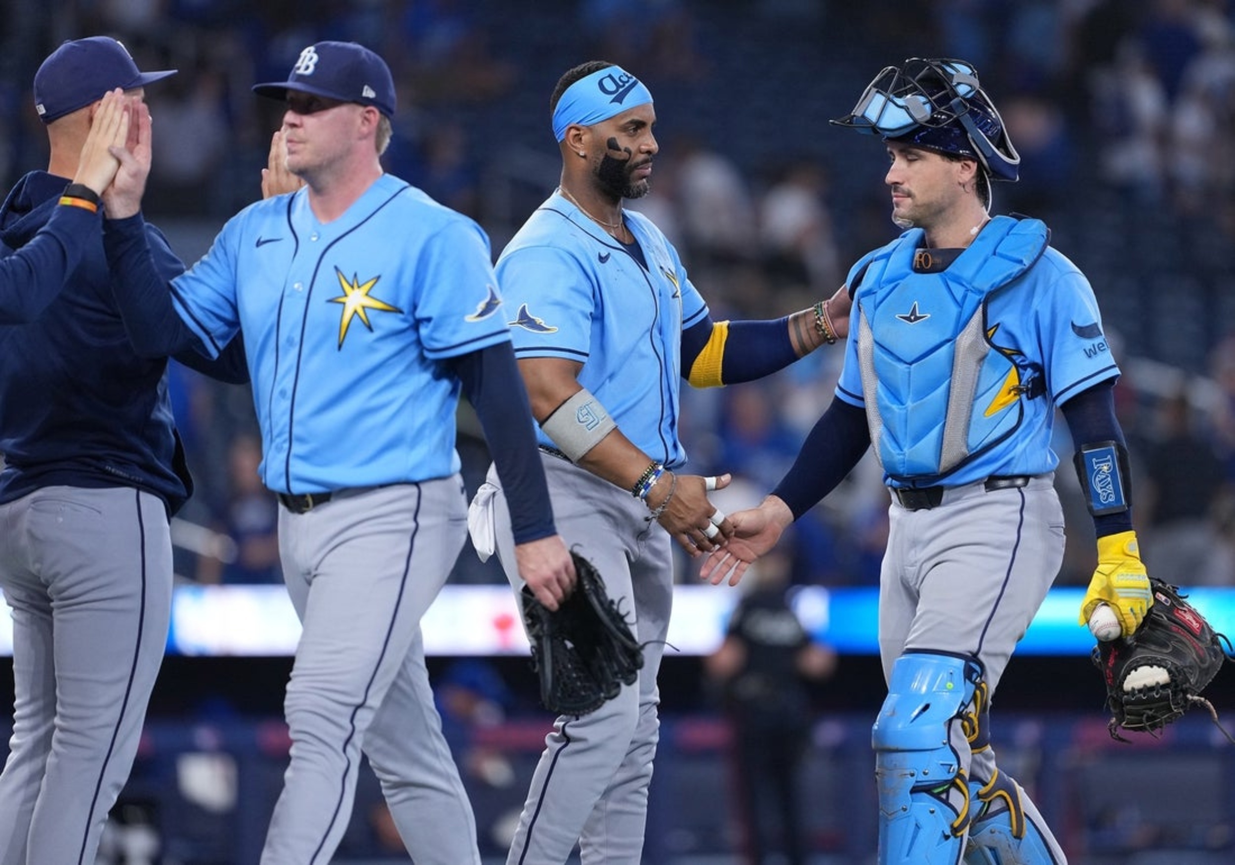 Rays post 21-hit attack in blowout of reeling Jays