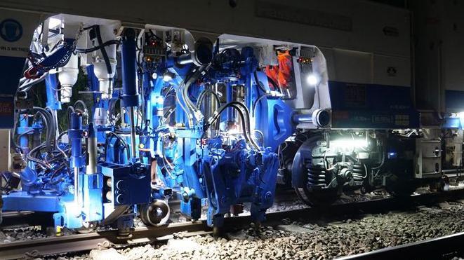 Train passengers warned of hot weather disruption