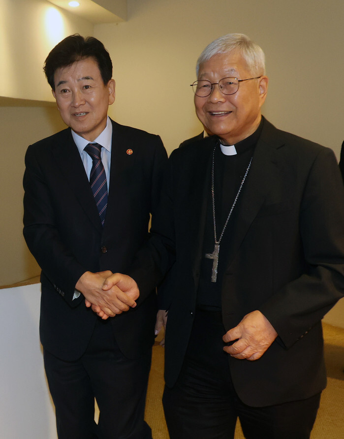 Unification minister meets S Korean cardinal