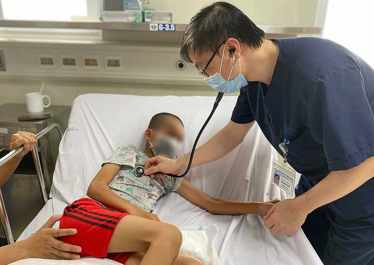 Lo con nhiễm viêm não Nhật Bản khi nghỉ hè ở quê