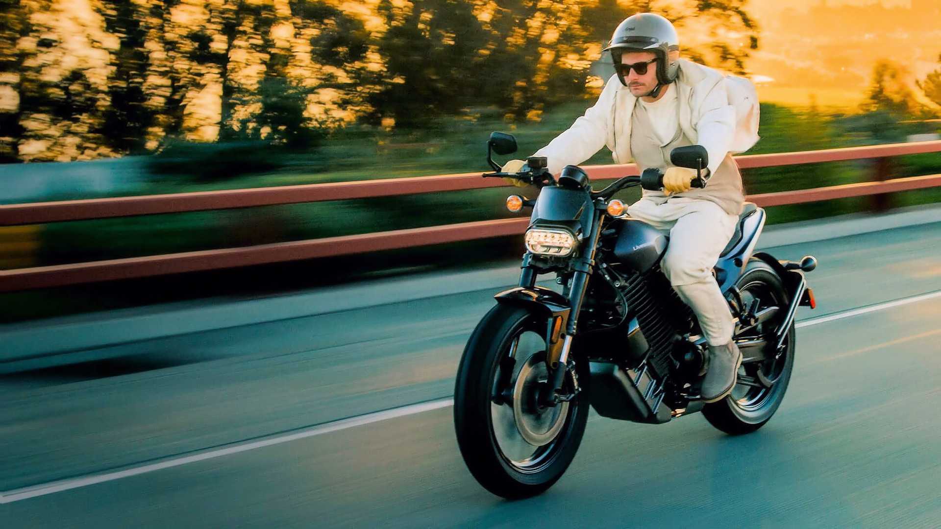 2023 Livewire S2 Del Mar cruising on the highway