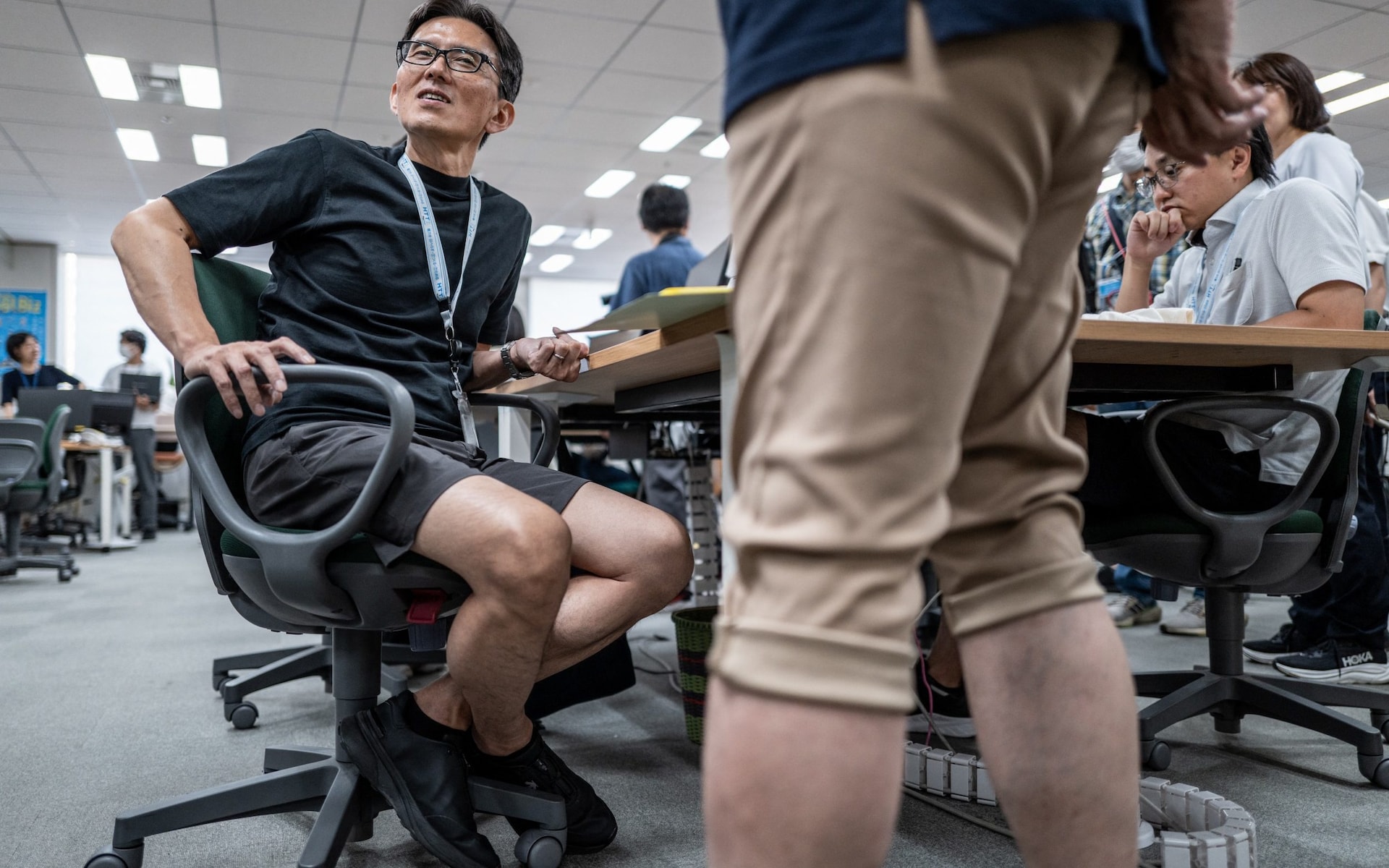 Japanese women complain about men’s hairy legs in the office