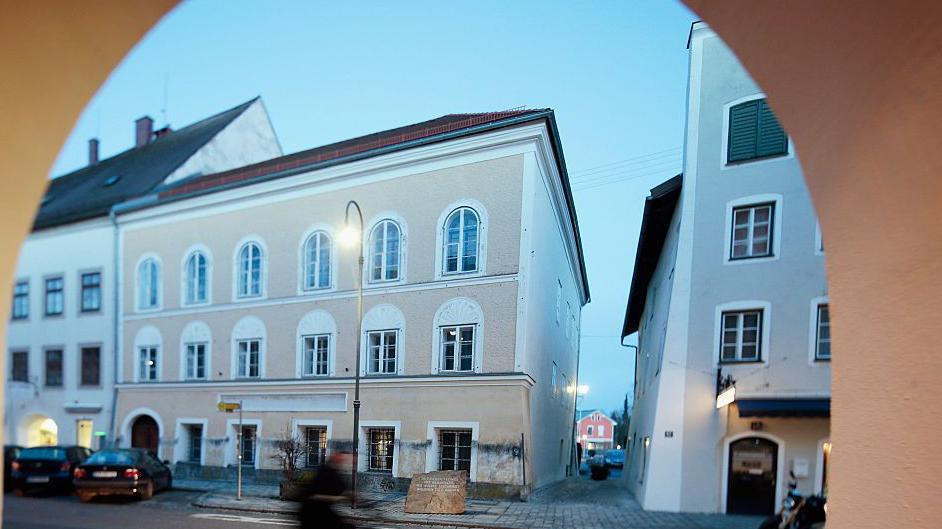 The old yellow-plastered house has since been substantially refurbished so the facade looks very different