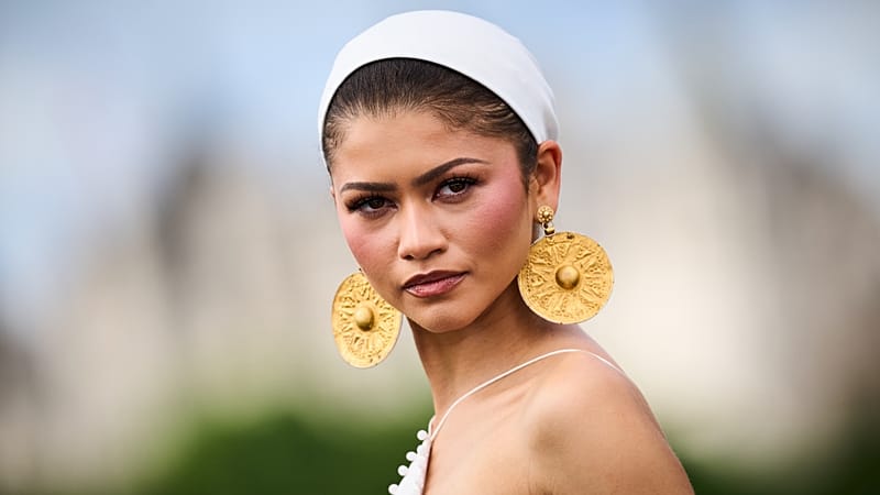 Zendaya's ancient Iranian earrings stir debate over looted artefacts