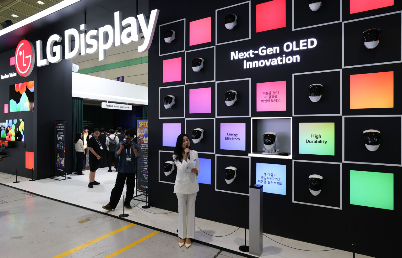 Korean display makers shift OLED into AI and automotive