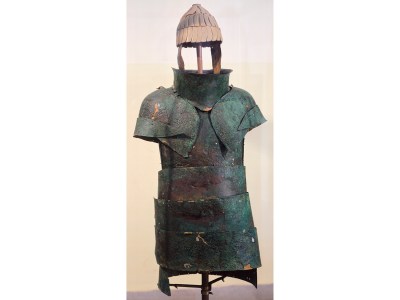 GREECE - CIRCA 2002: Bronze plate armor with greaves, from Dendra, Midea (Greece). Mycenaean Civilization, 15th Century BC. Nauplia, Arheologikó Moussío (Archaeological Museum) (Photo by DeAgostini/Getty Images)