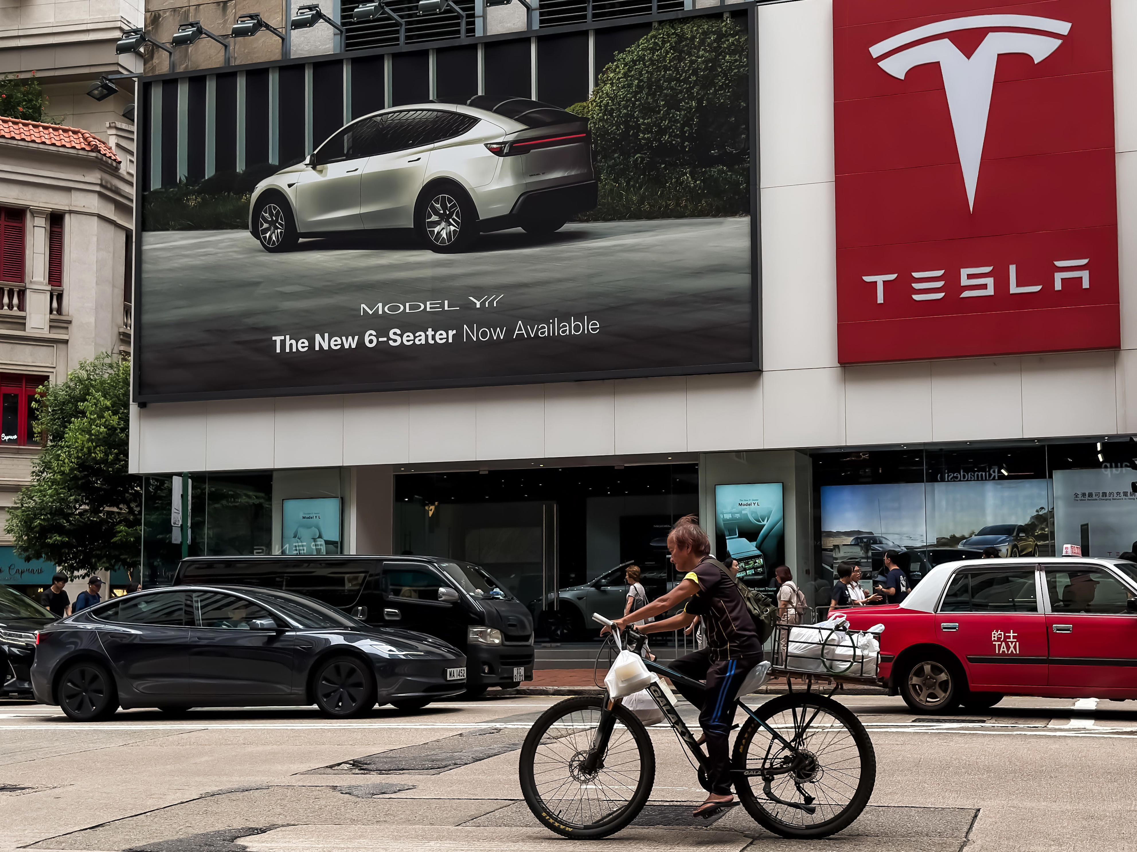 Tesla has a chance to steal back the spotlight from SpaceX. These 3 earnings storylines matter most.