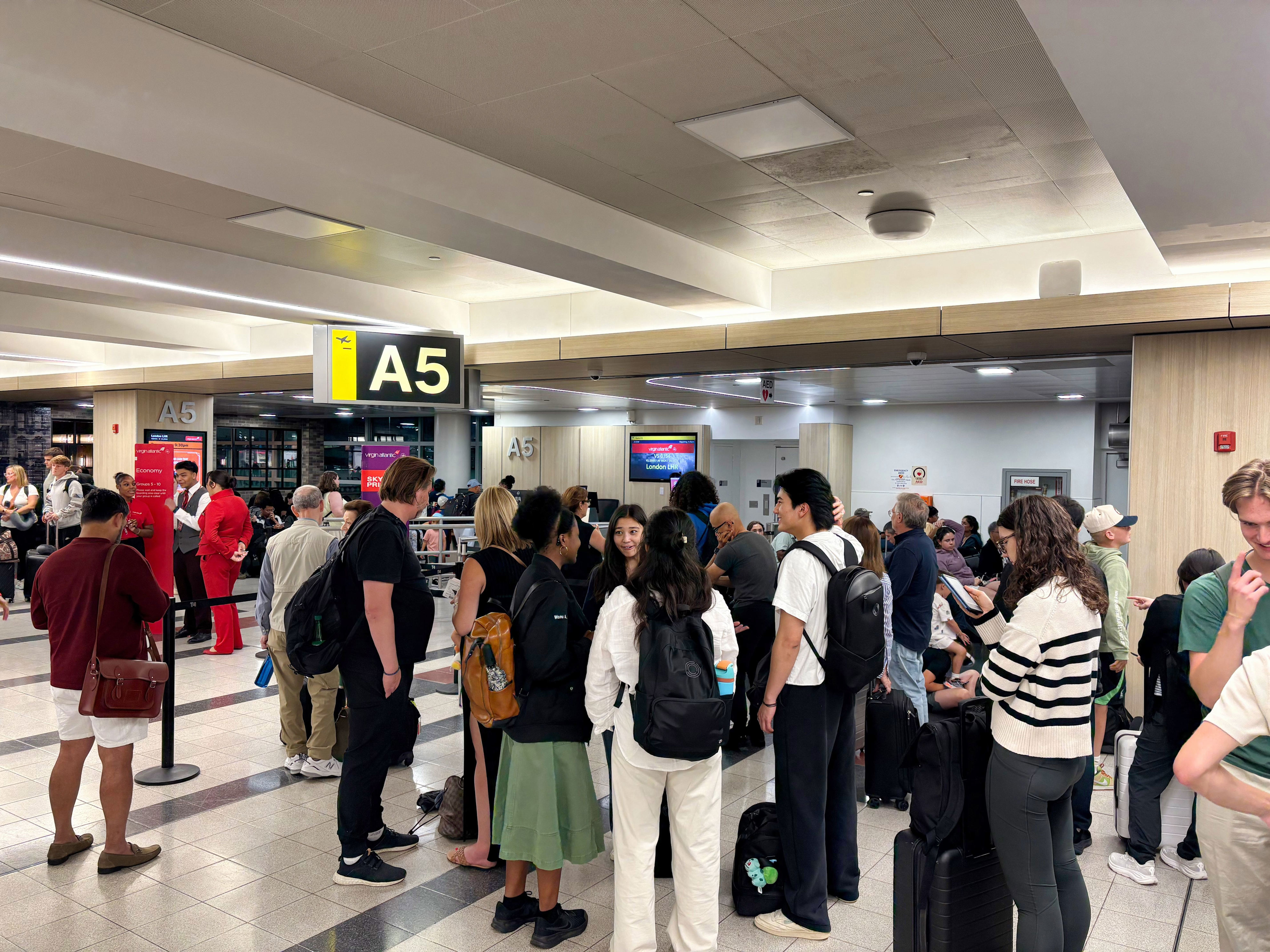 FAA ground stops hit 3 major US East Coast airports: Airlines cancel hundreds of flights