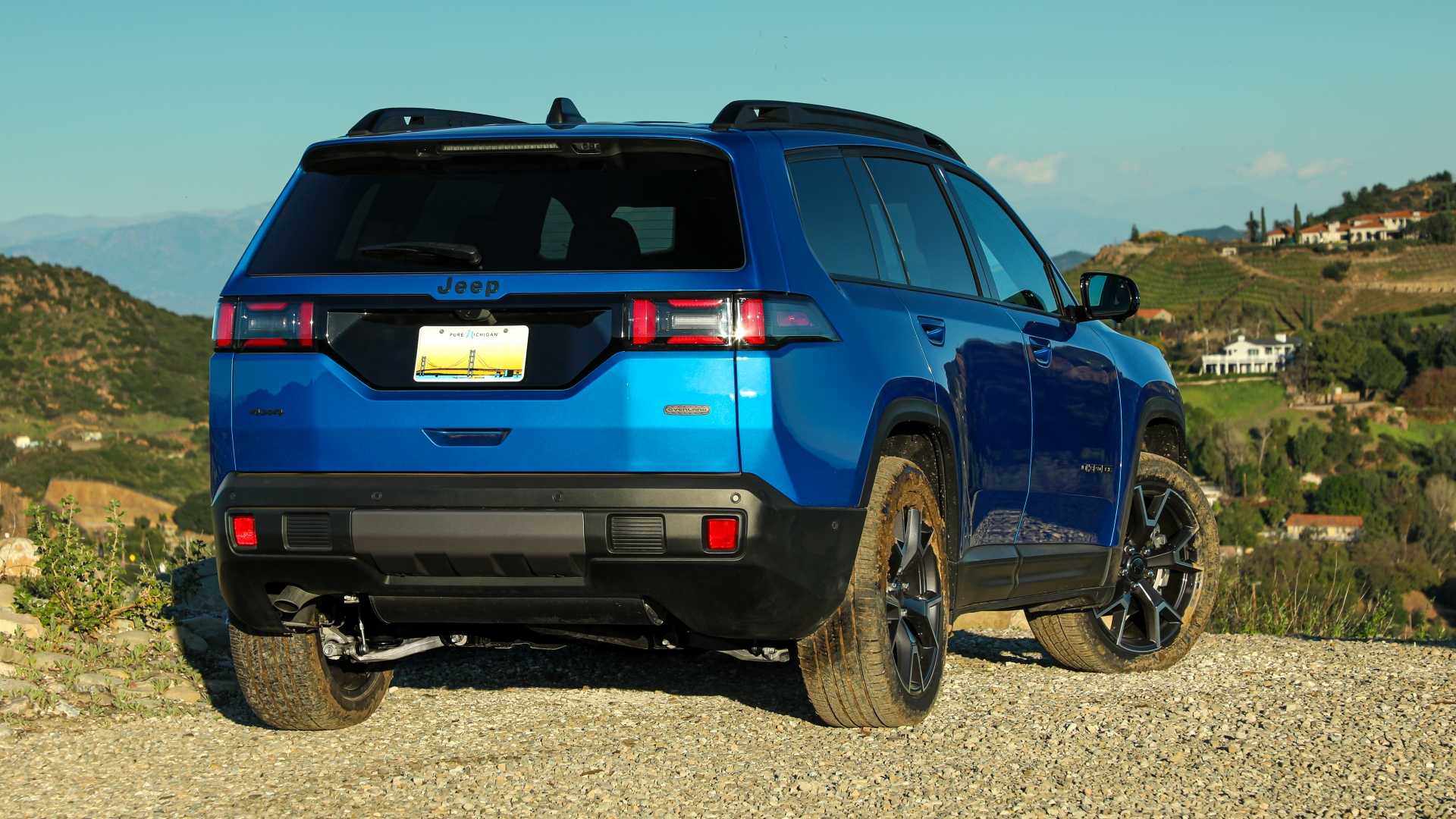 2026 Jeep Cherokee Overland 2 Exterior Rear Quarter