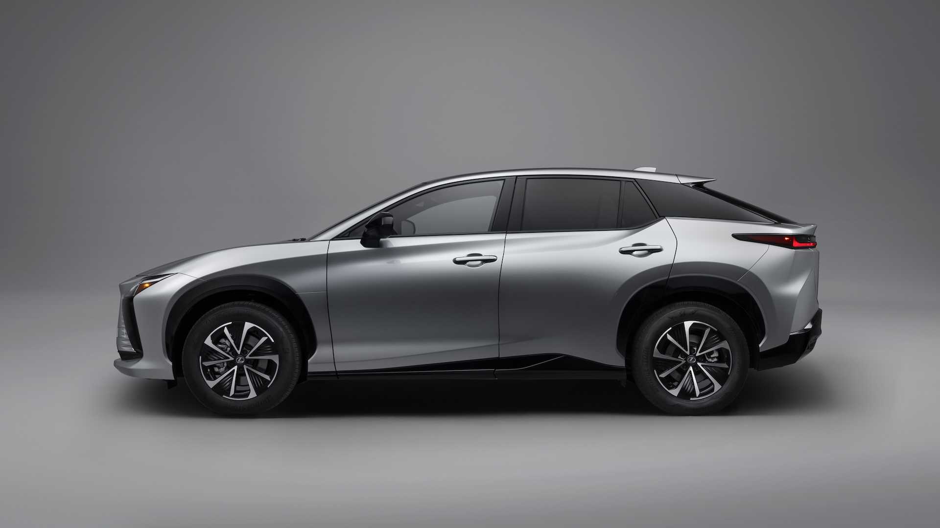 2026_Lexus_RZ_350e_07