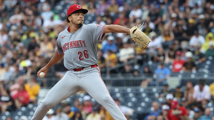 Chase Burns Out Duels Former Red Luis Castillo, Beat Mariners 4-2