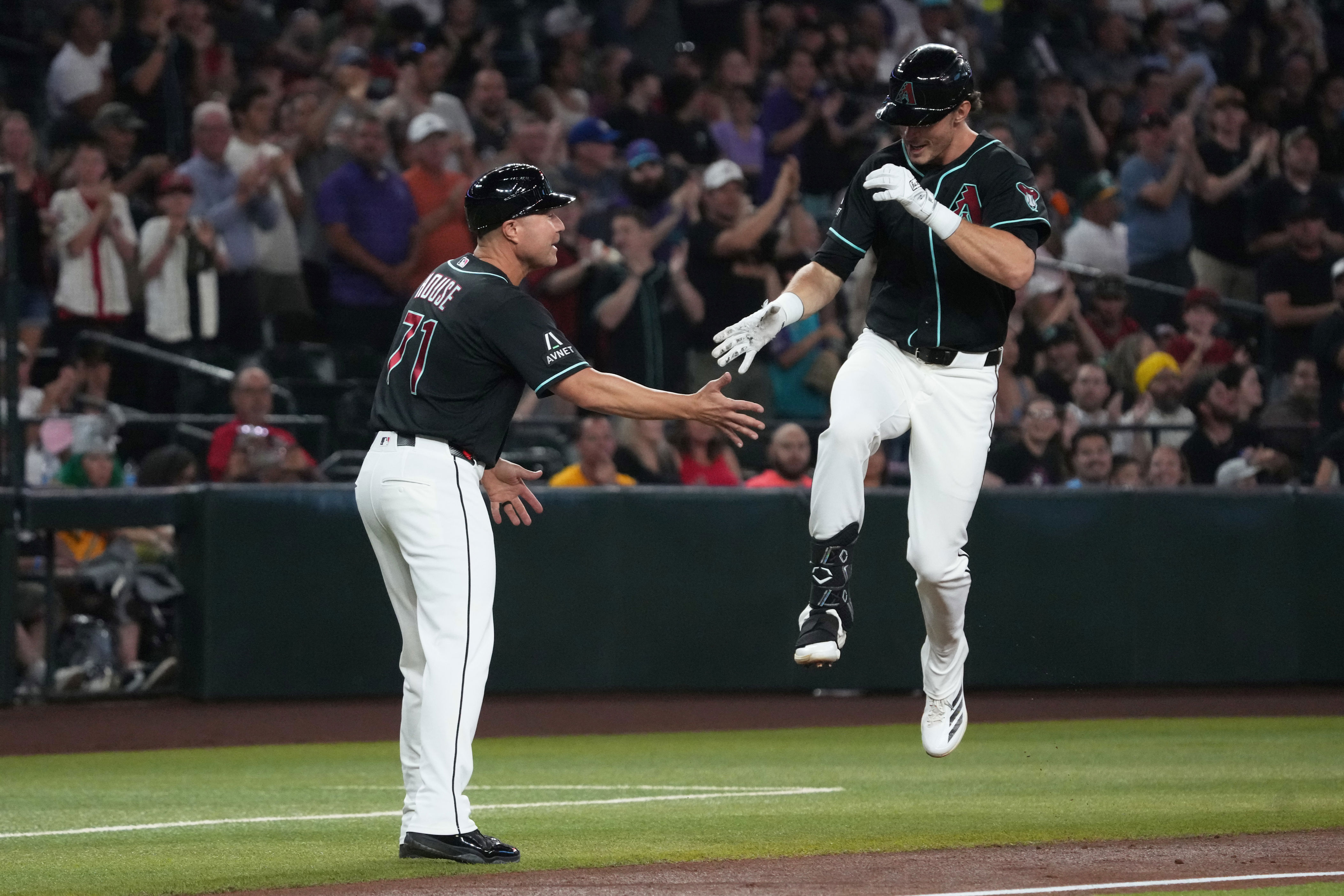 Vargas hits winning single in 10th as Diamondbacks rally to beat A's 6-5 after blowing lead in 9th