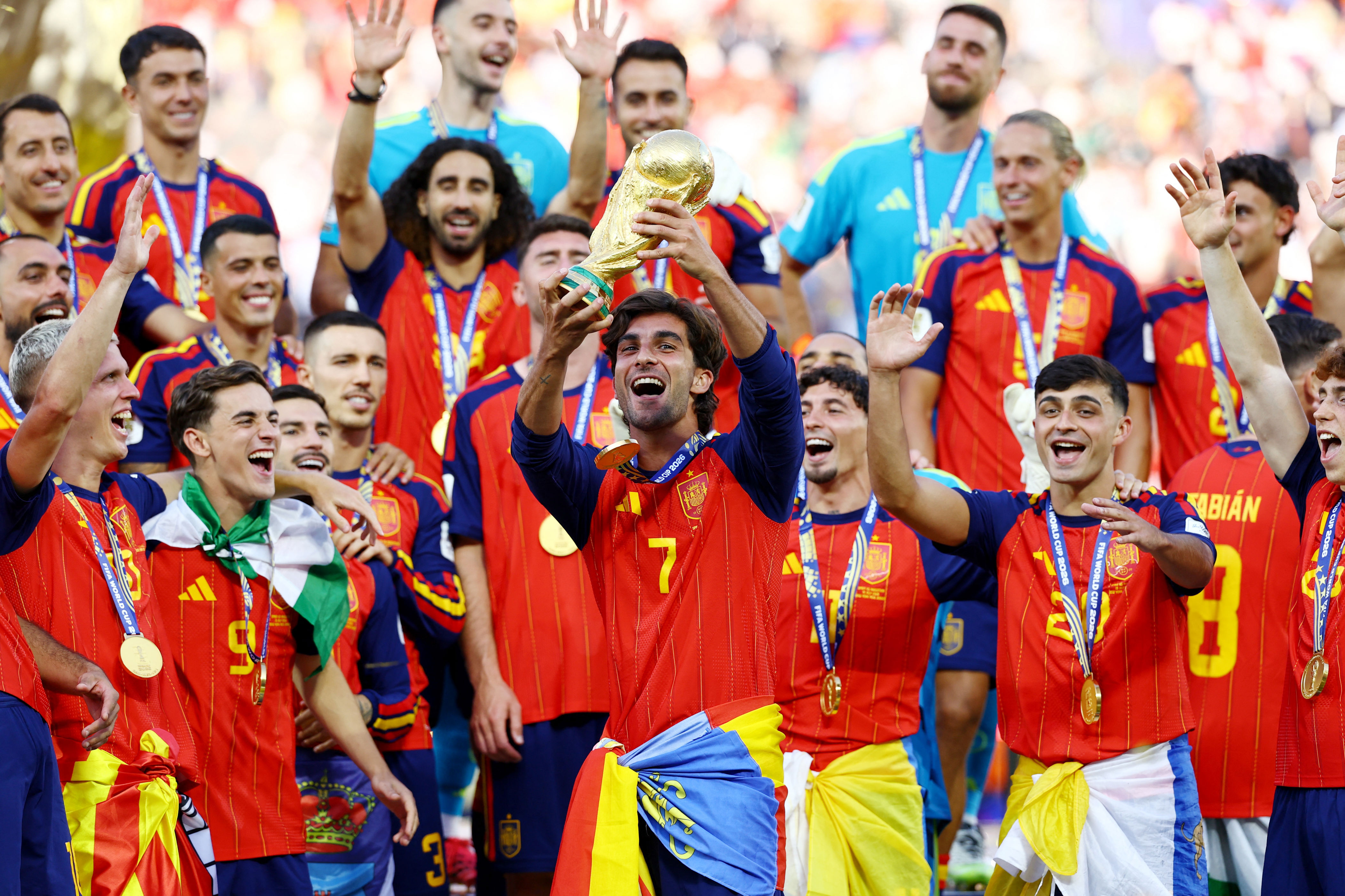 Ferran Torres seemingly trolls Donald Trump during Spain’s World Cup title parade