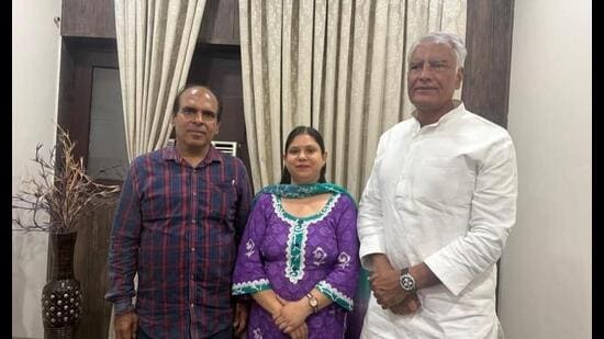 Newly elected Abohar MC mayor Pooja Wadhwa with former Punjab BJP chief Sunil Jakhar on Tuesday.