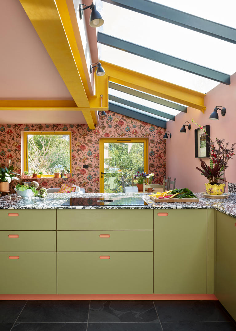 8 design-y kitchen wallpaper ideas that prove patterned paper ...