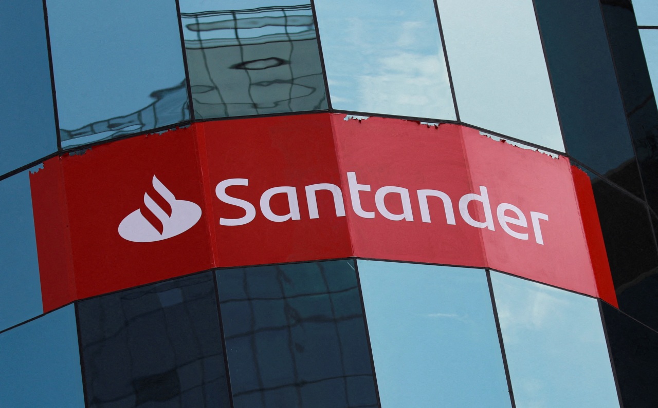 Santander Posts Lower Net Profit on Effects of TSB, Poland Deals