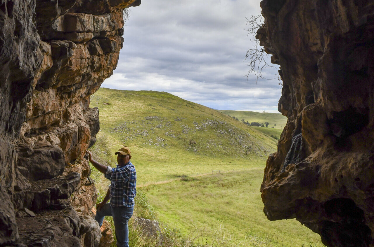 Australian cave discovery shows grass was burned for magic, cures and curses for 25,000 years