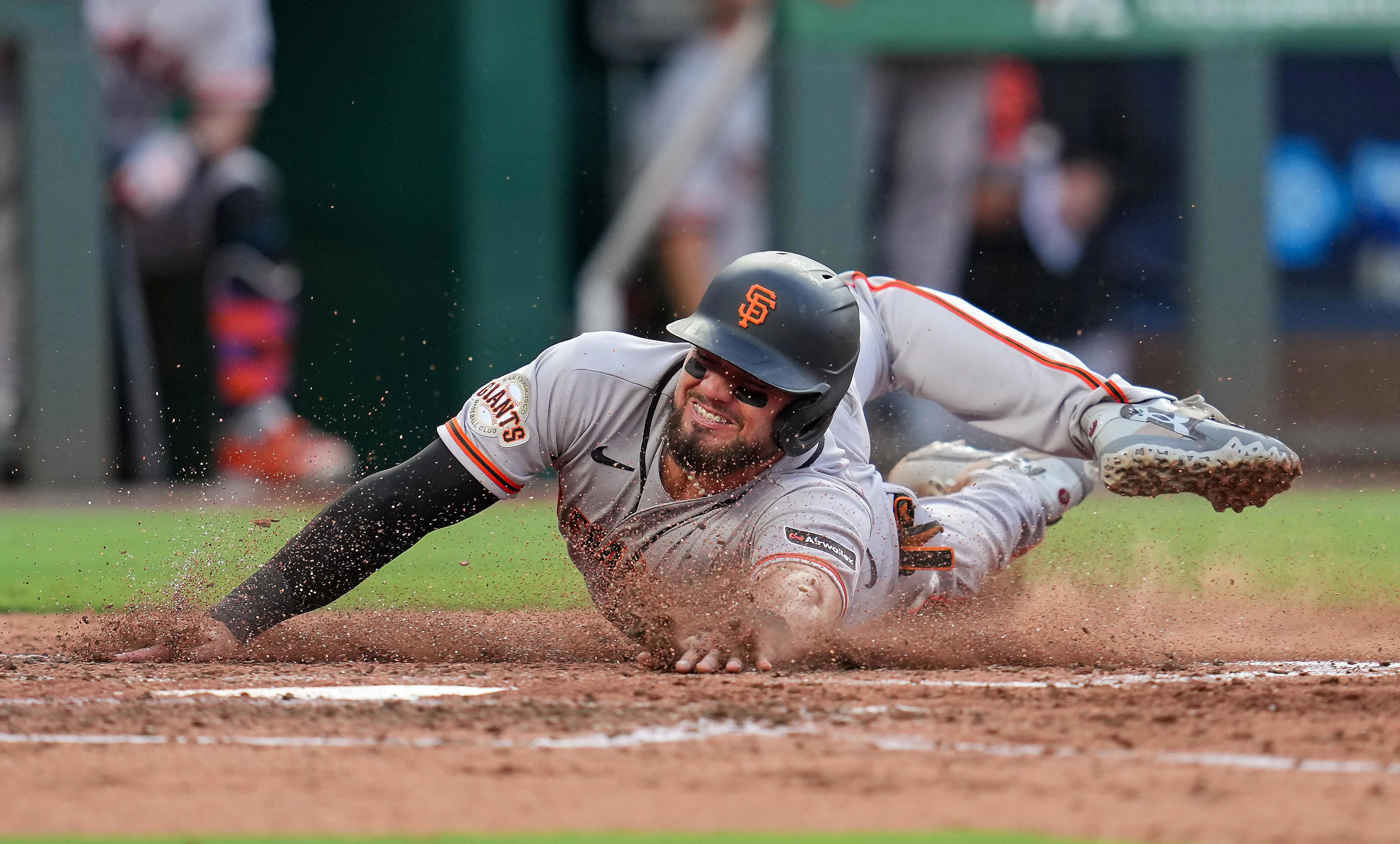 Giants lose to Royals 3-2 after failing to deploy bench