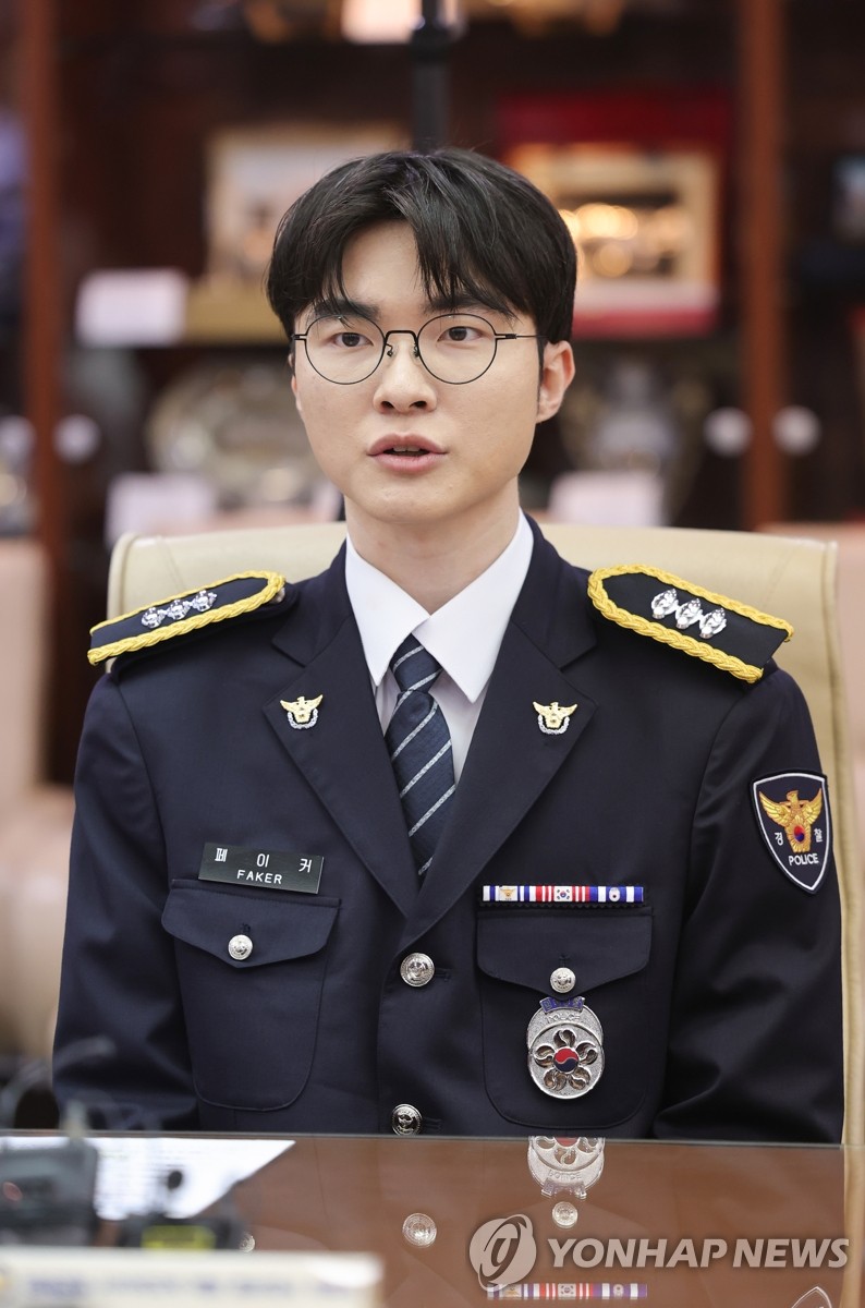 Faker named honorary police officer