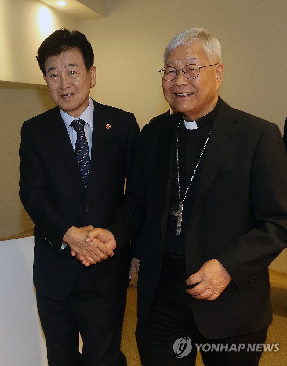 Unification minister meets S Korean cardinal